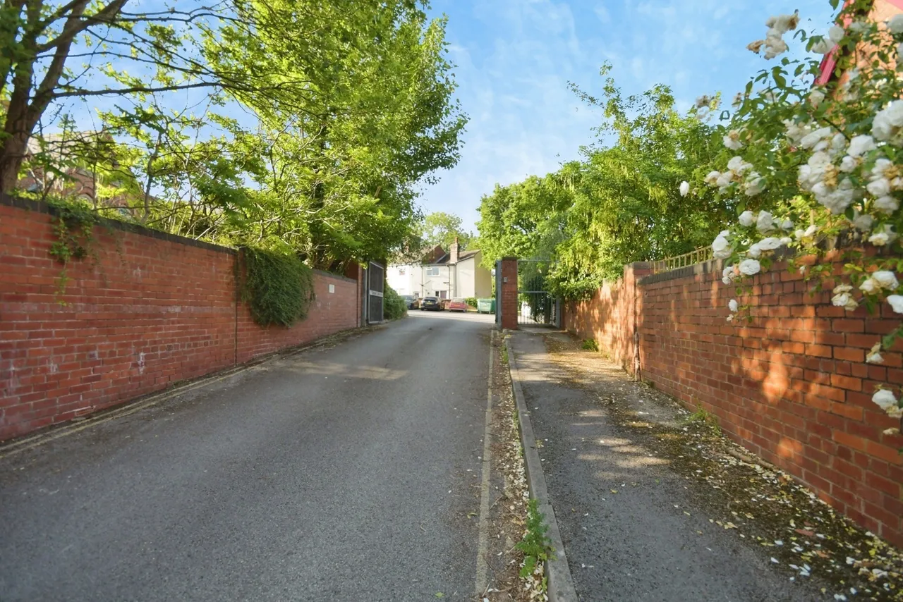 Devonshire Street, Brimington, S43, photo 11