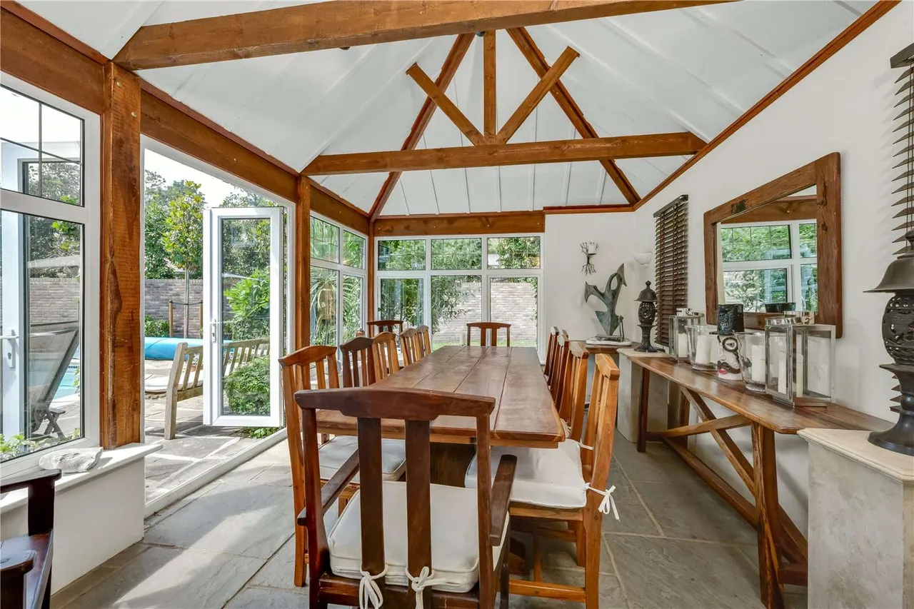 Old Woking Road, West Byfleet, Surrey, KT14 6HU, photo 9