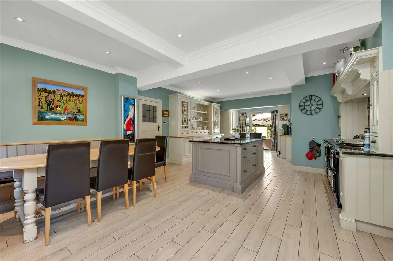Old Woking Road, West Byfleet, Surrey, KT14 6HU, photo 5