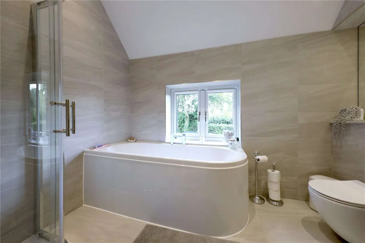 Ledgemore Lane, Great Gaddesden, Hemel Hempstead, Hertfordshire, HP2 6HB, photo 9