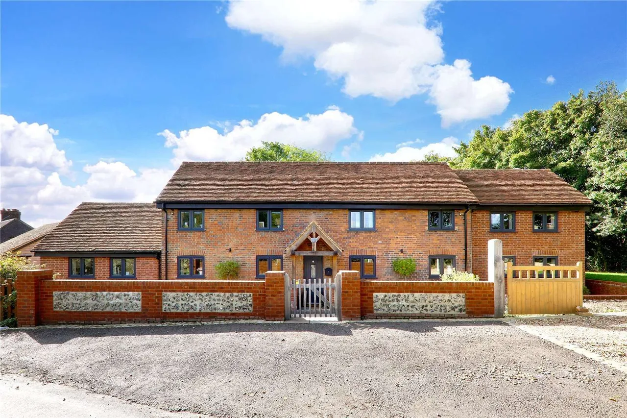 5 bed house to rent — Ledgemore Lane, Great Gaddesden, Hemel Hempstead, Hertfordshire, HP2 6HB