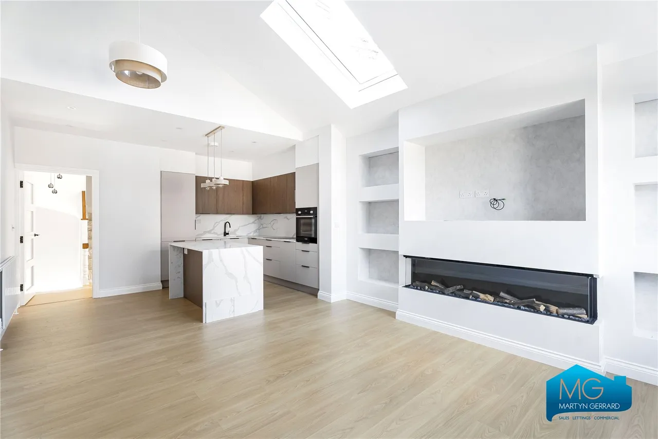 Percy Road, London, N12, photo 2