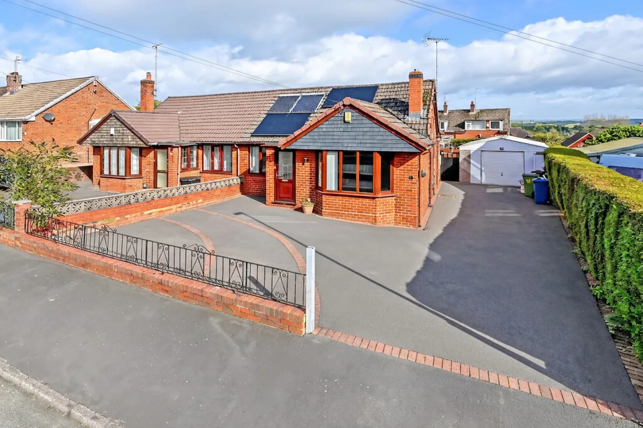 3 bed house for sale, Blythe Avenue, Meir Heath, ST3