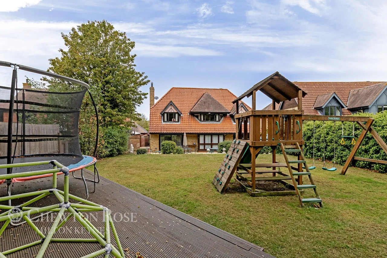 Redland Drive, Loughton, photo 42