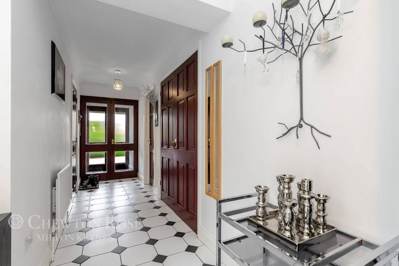 Redland Drive, Loughton, photo 5