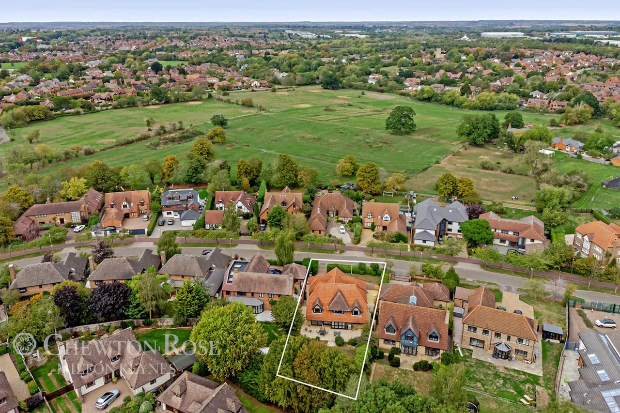 Redland Drive, Loughton, photo 3
