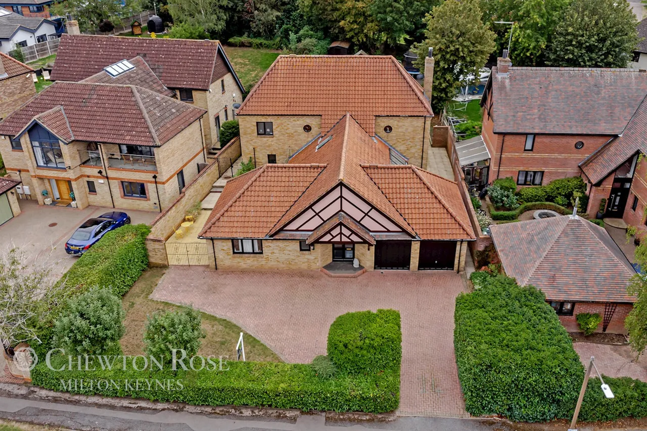 5 bed house for sale, Redland Drive, Loughton
