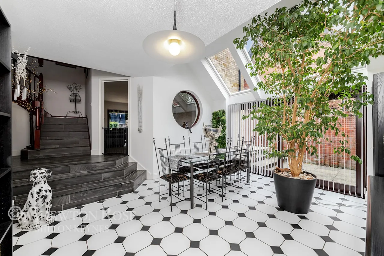 Redland Drive, Loughton, photo 8