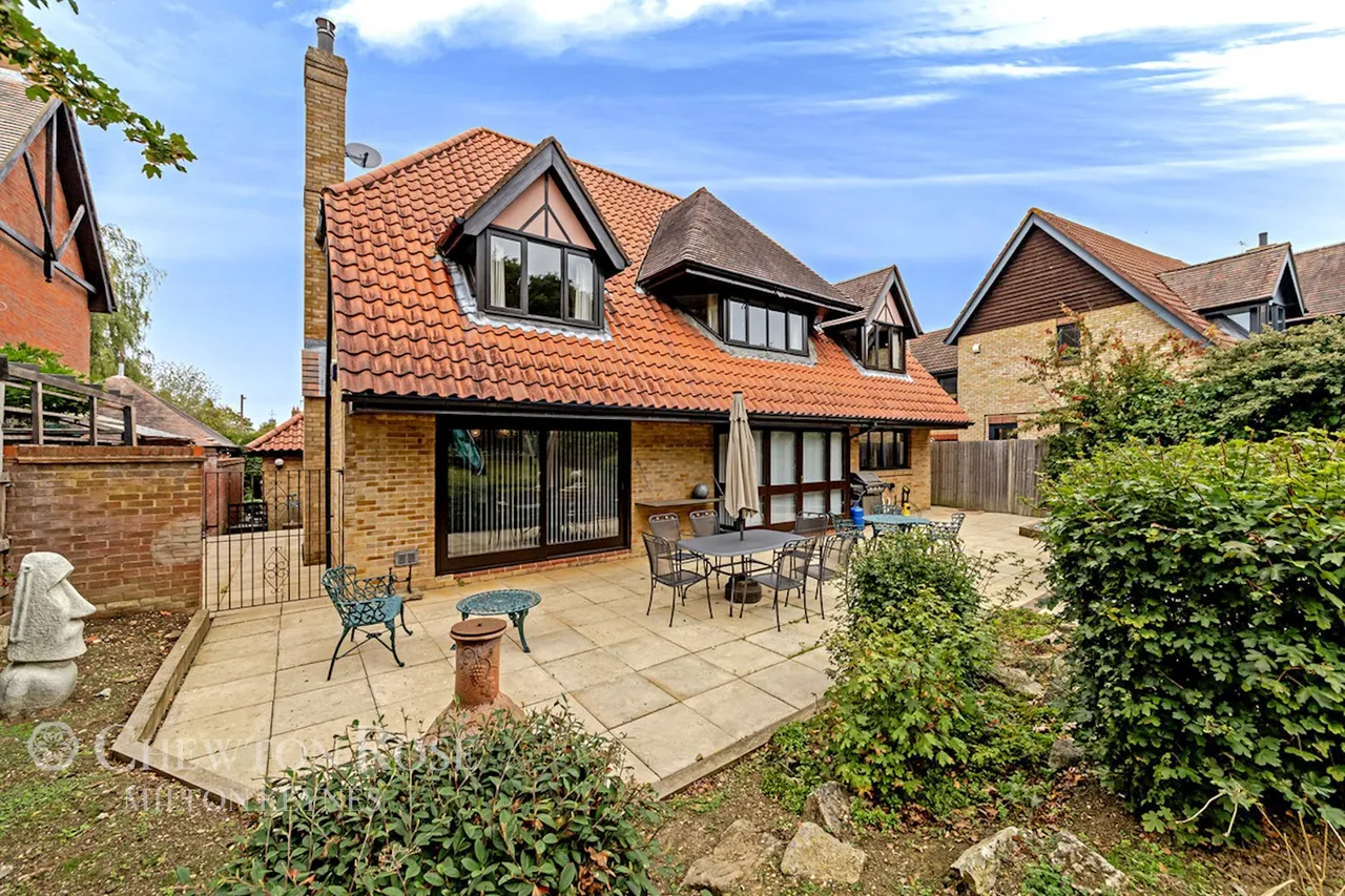 Redland Drive, Loughton, photo 37