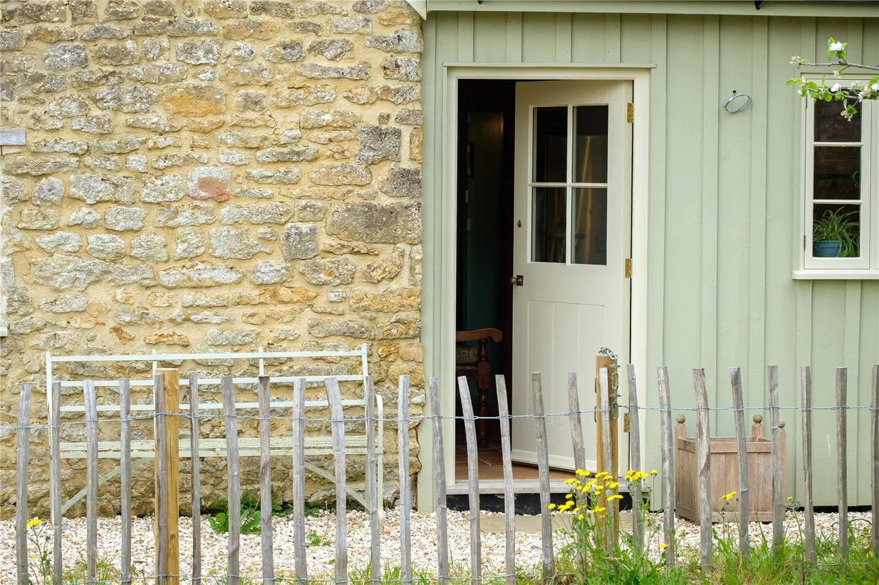 Powerstock, Bridport, DT6, photo 3