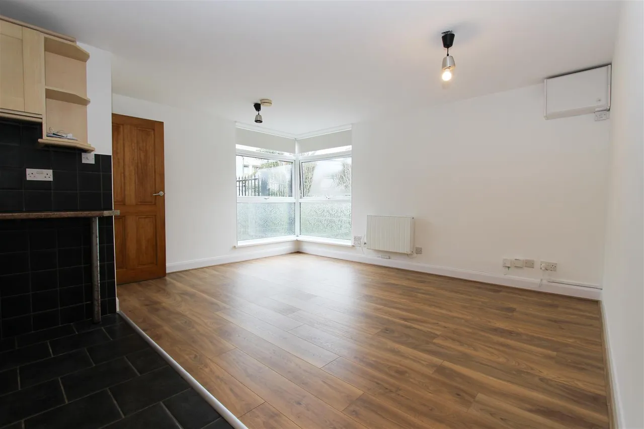 Denham Lodge, Oxford Road, Denham, Uxbridge, UB9 4AA, photo 4