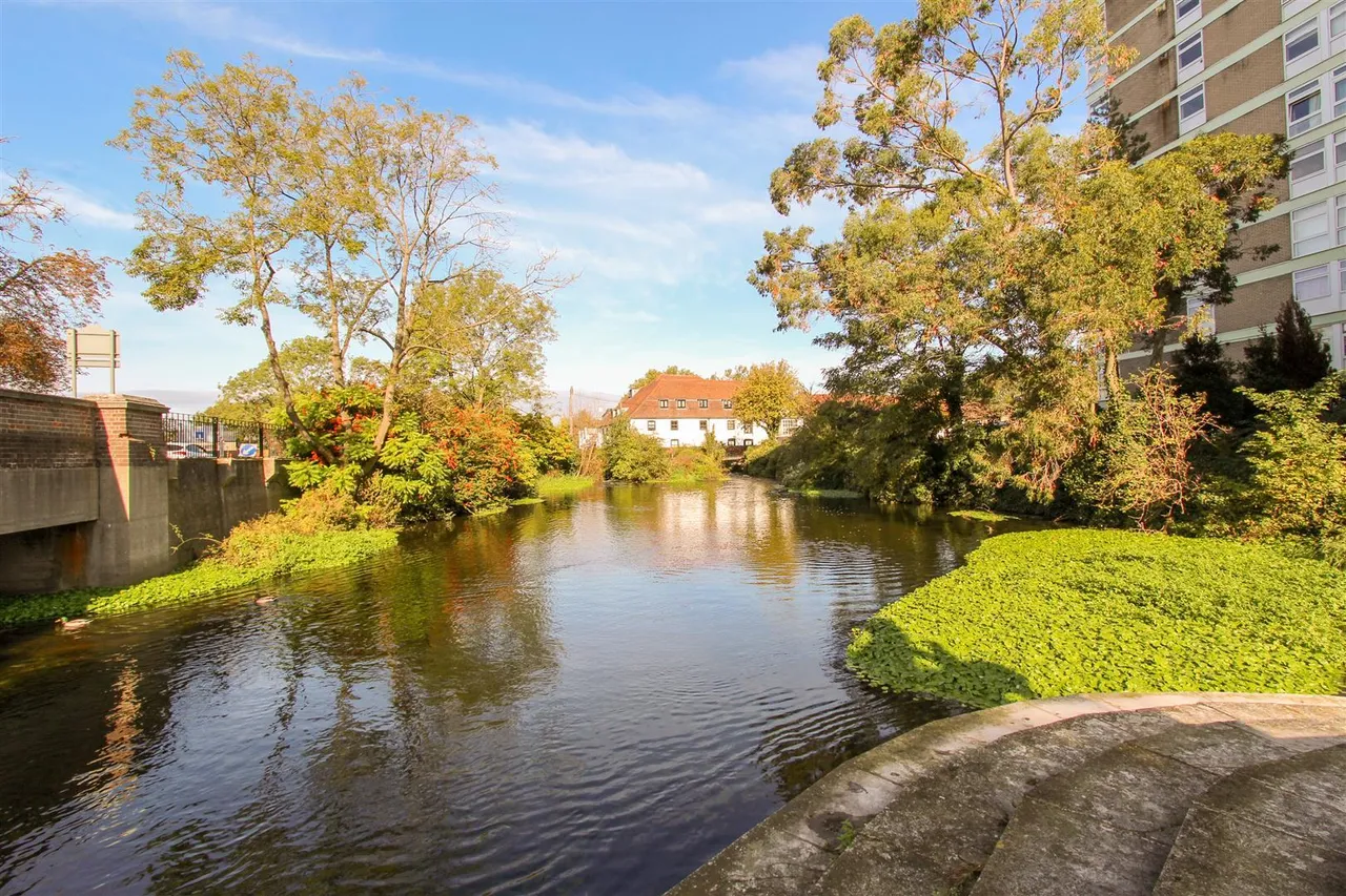 Denham Lodge, Oxford Road, Denham, Uxbridge, UB9 4AA, photo 5