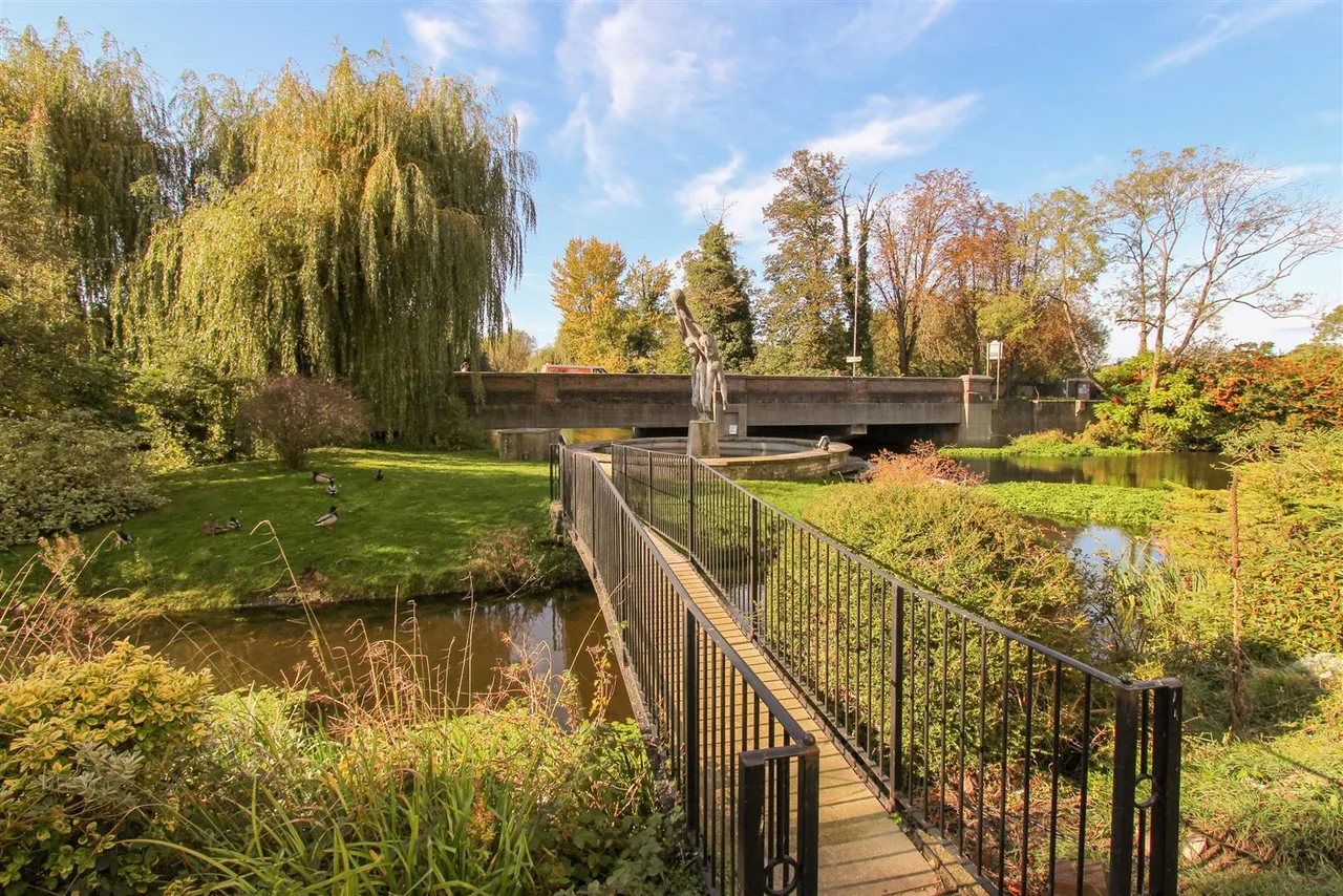 Denham Lodge, Oxford Road, Denham, Uxbridge, UB9 4AA, photo 8