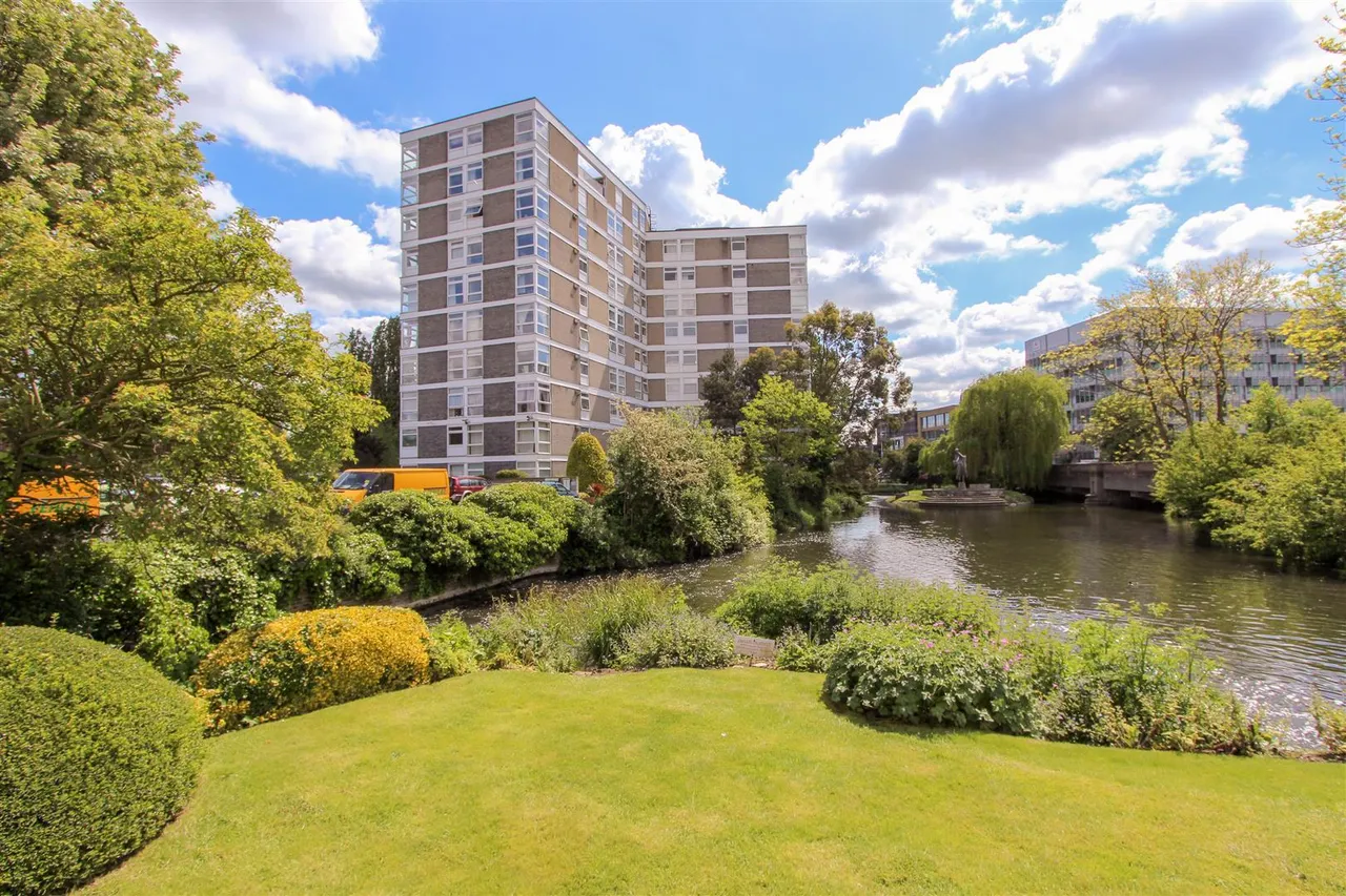 1 bed flat to rent — Denham Lodge, Oxford Road, Denham, Uxbridge, UB9 4AA
