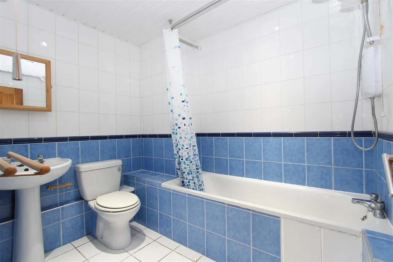 Denham Lodge, Oxford Road, Denham, Uxbridge, UB9 4AA, photo 6