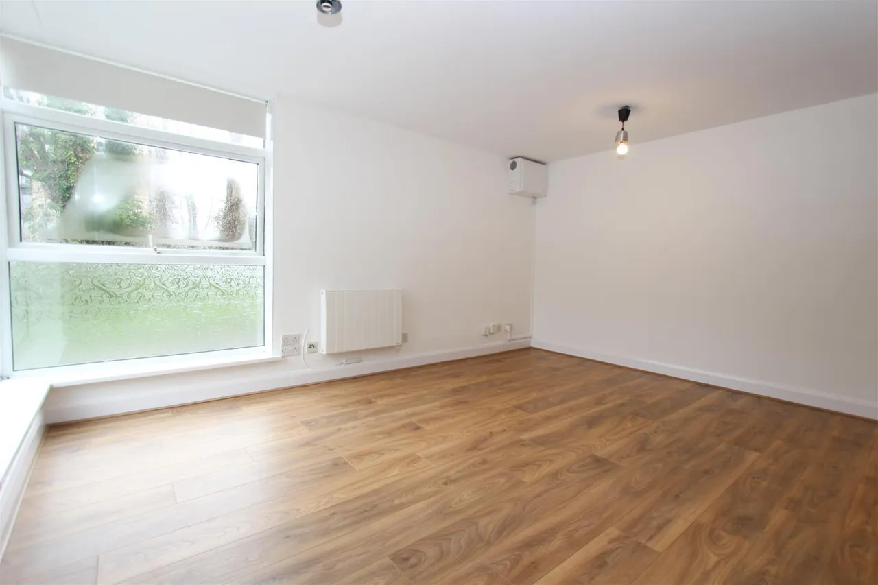 Denham Lodge, Oxford Road, Denham, Uxbridge, UB9 4AA, photo 2