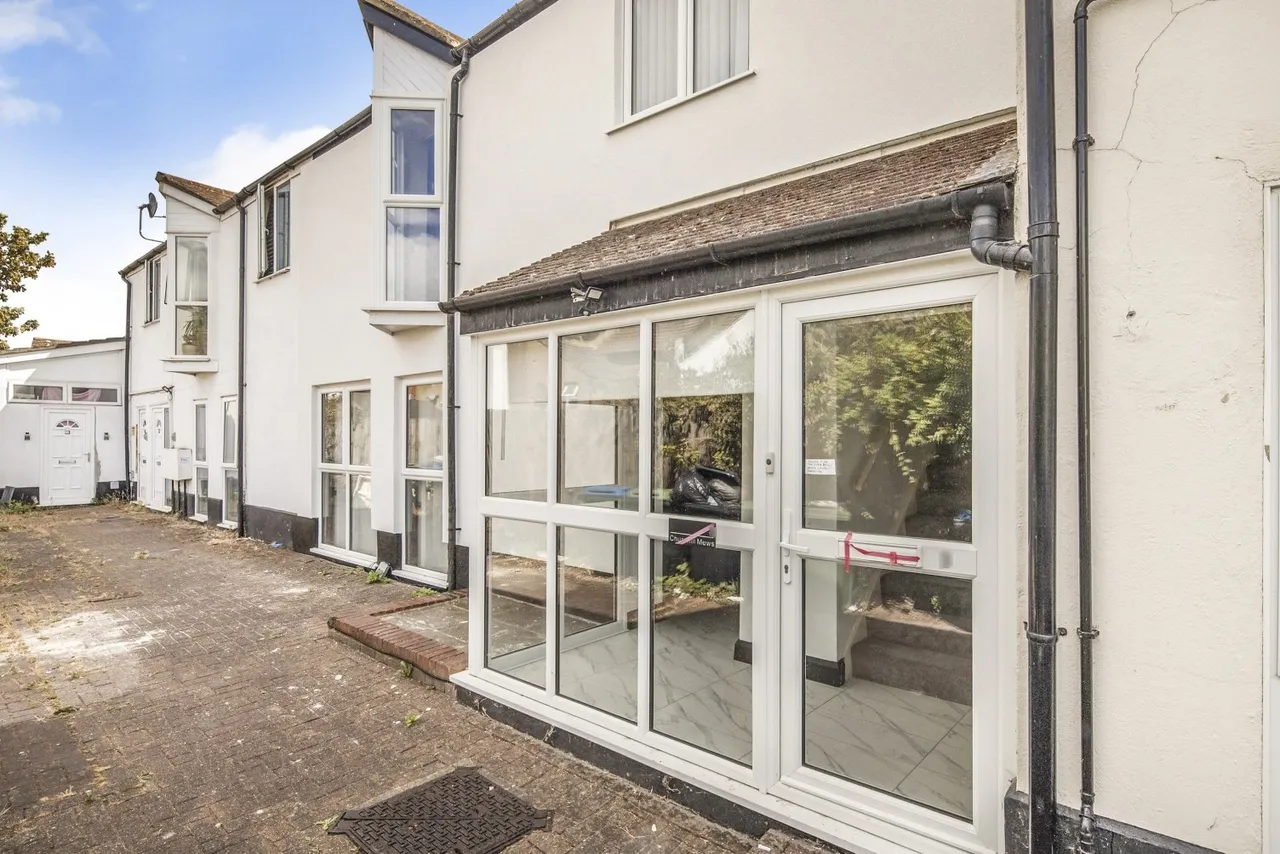 2 bed house to rent — Dennett Road, CR0
