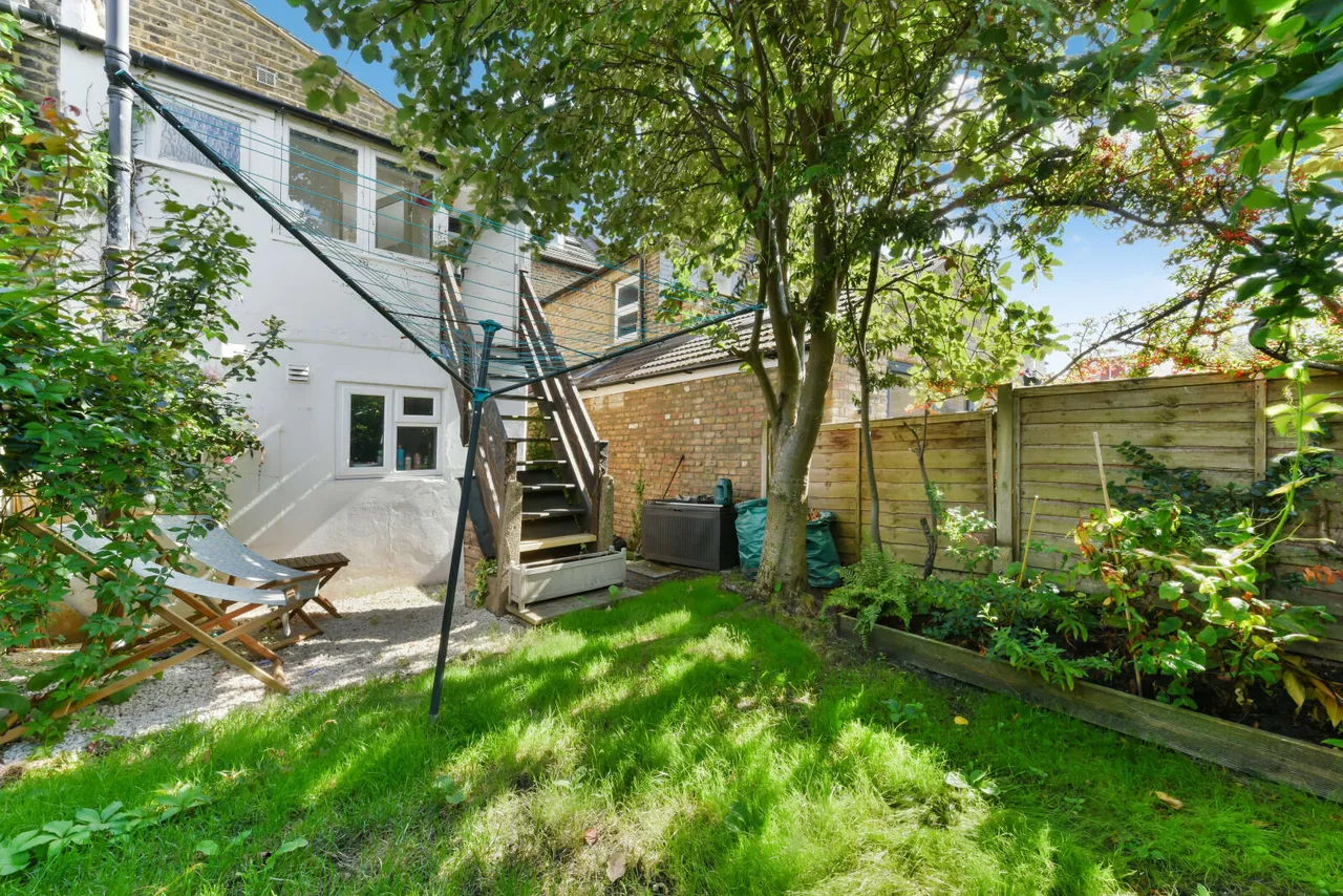 Russell Road, London, SW19, photo 2