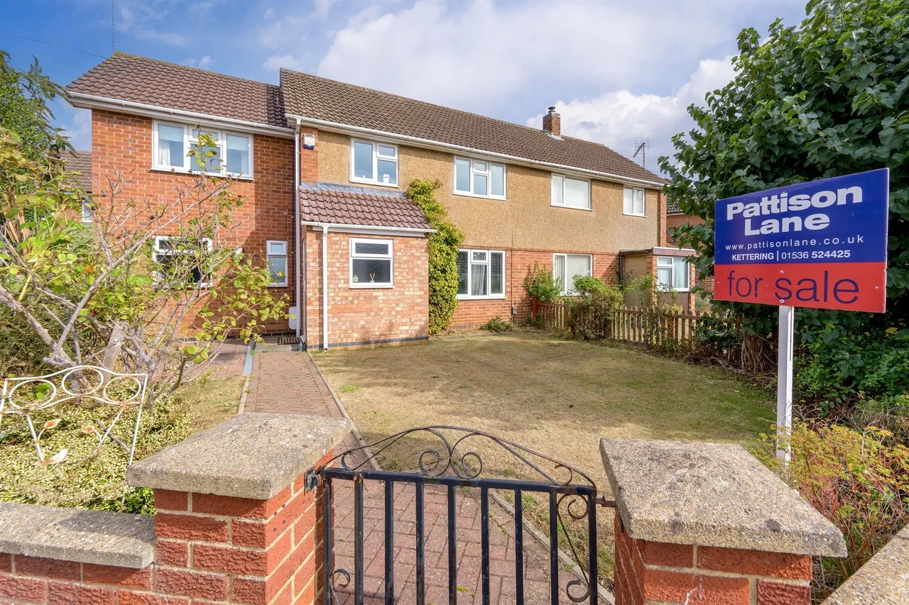 4 bed house for sale, Henley Close, Kettering, NN15