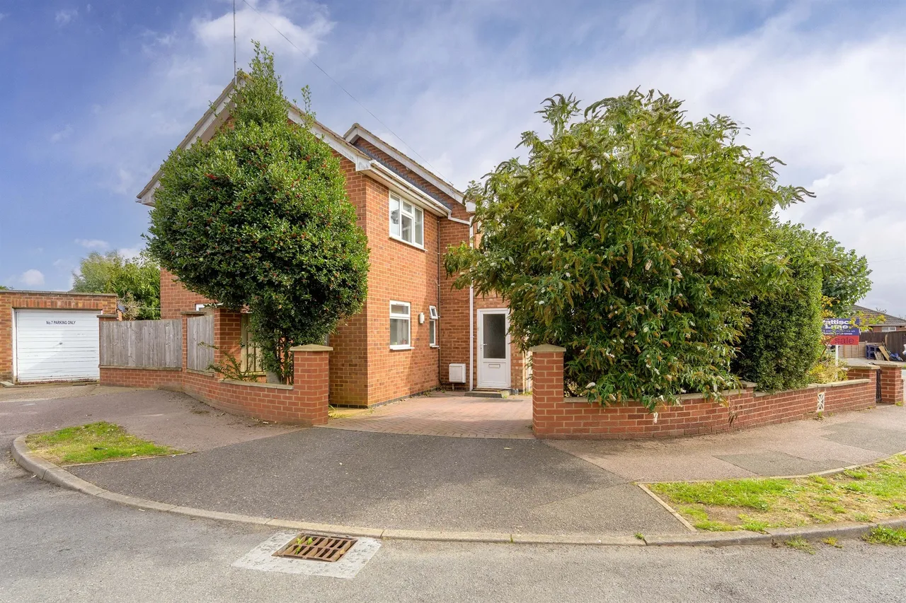 Henley Close, Kettering, NN15, photo 2