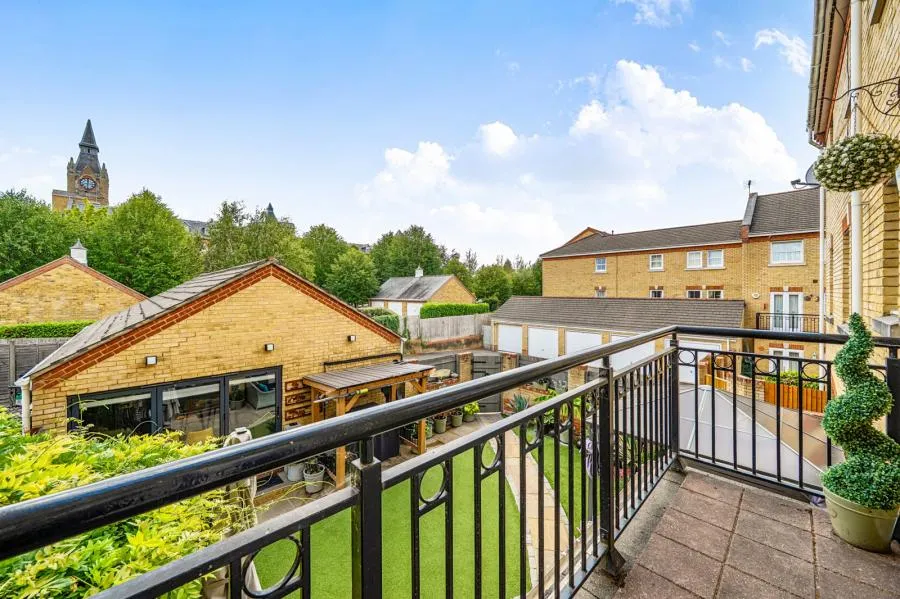 Florence Way, Knaphill, GU21, photo 16
