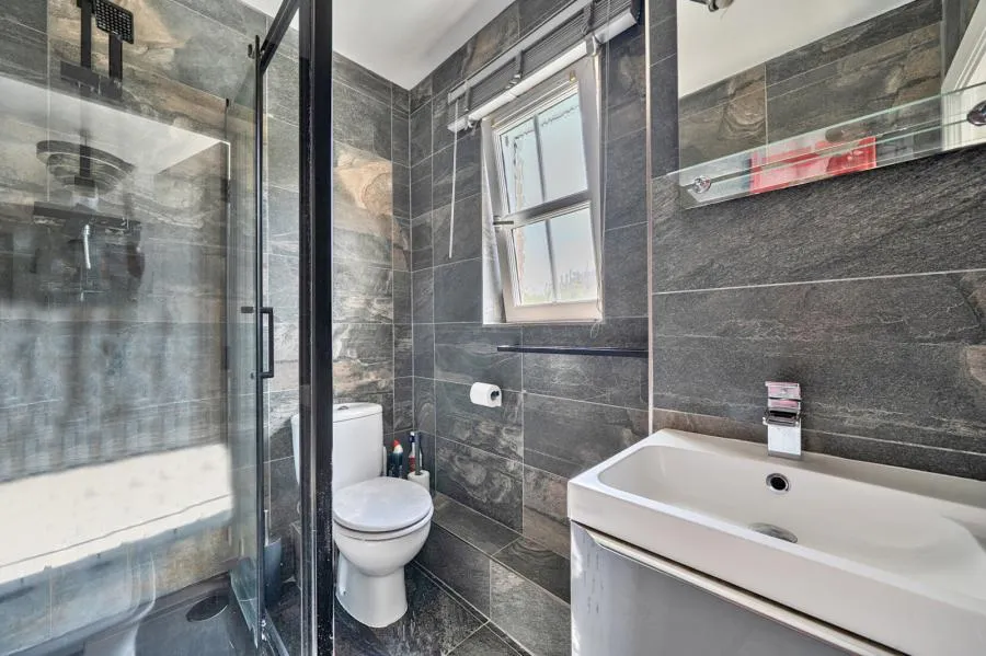 Florence Way, Knaphill, GU21, photo 15