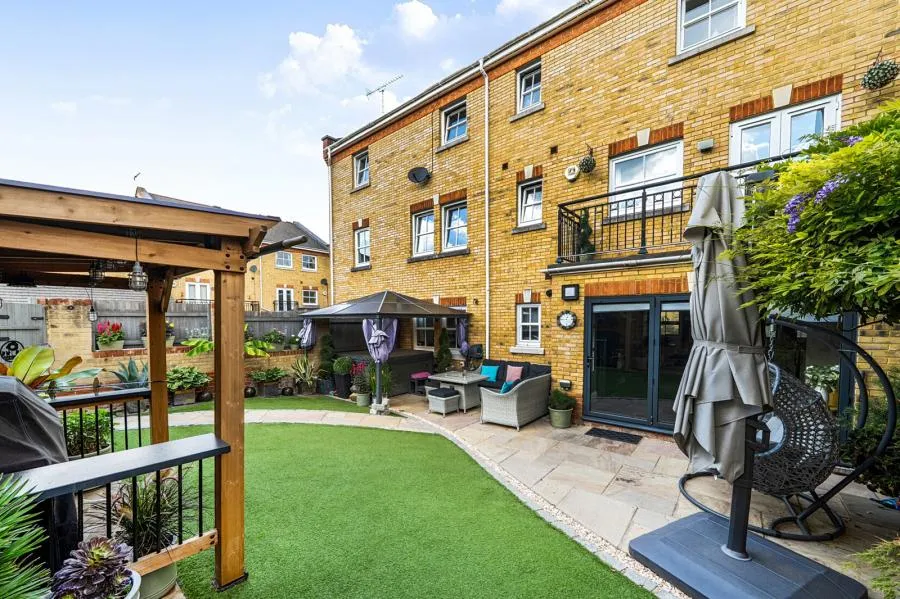 Florence Way, Knaphill, GU21, photo 11