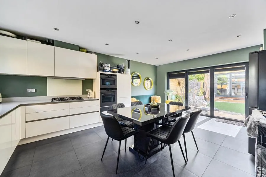 5 bed house for sale, Florence Way, Knaphill, GU21