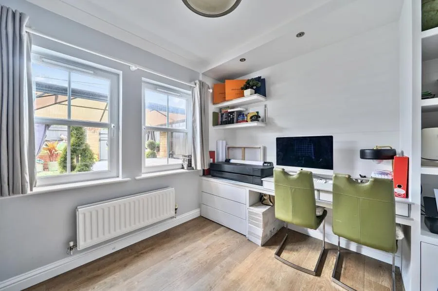 Florence Way, Knaphill, GU21, photo 8