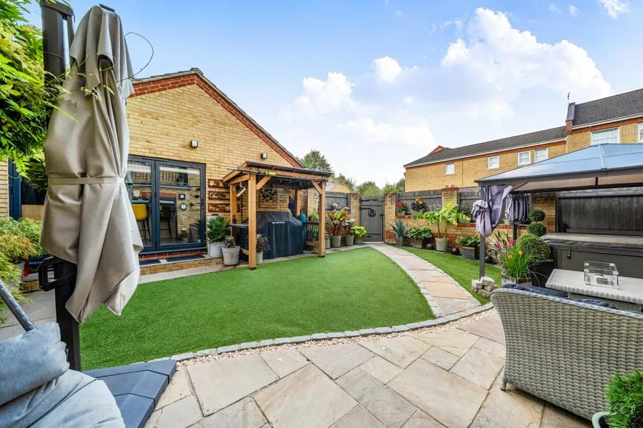 Florence Way, Knaphill, GU21, photo 12