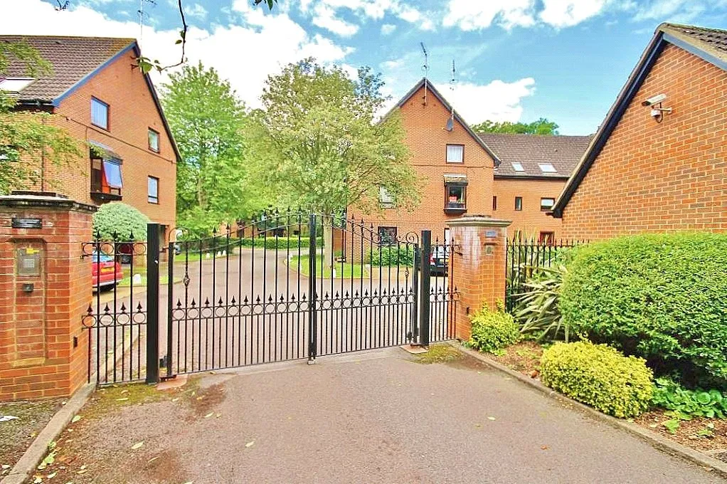 flat to rent, Moormede Crescent, Staines-upon-Thames, TW18