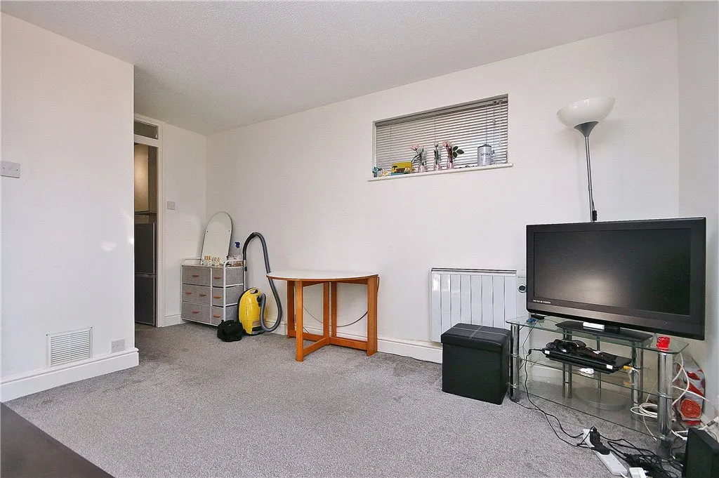 Moormede Crescent, Staines-upon-Thames, TW18, photo 6