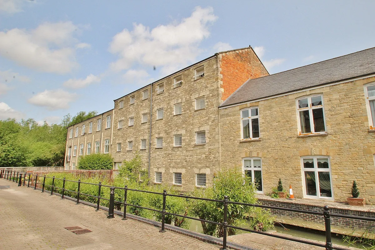 3 bed flat for sale, Woodford Mill, Witney