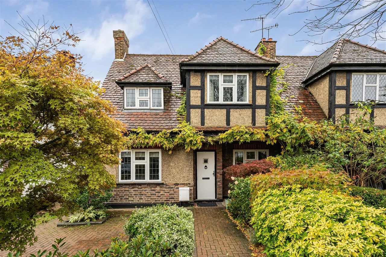 3 bed house for sale, Medway Gardens, Wembley, HA0