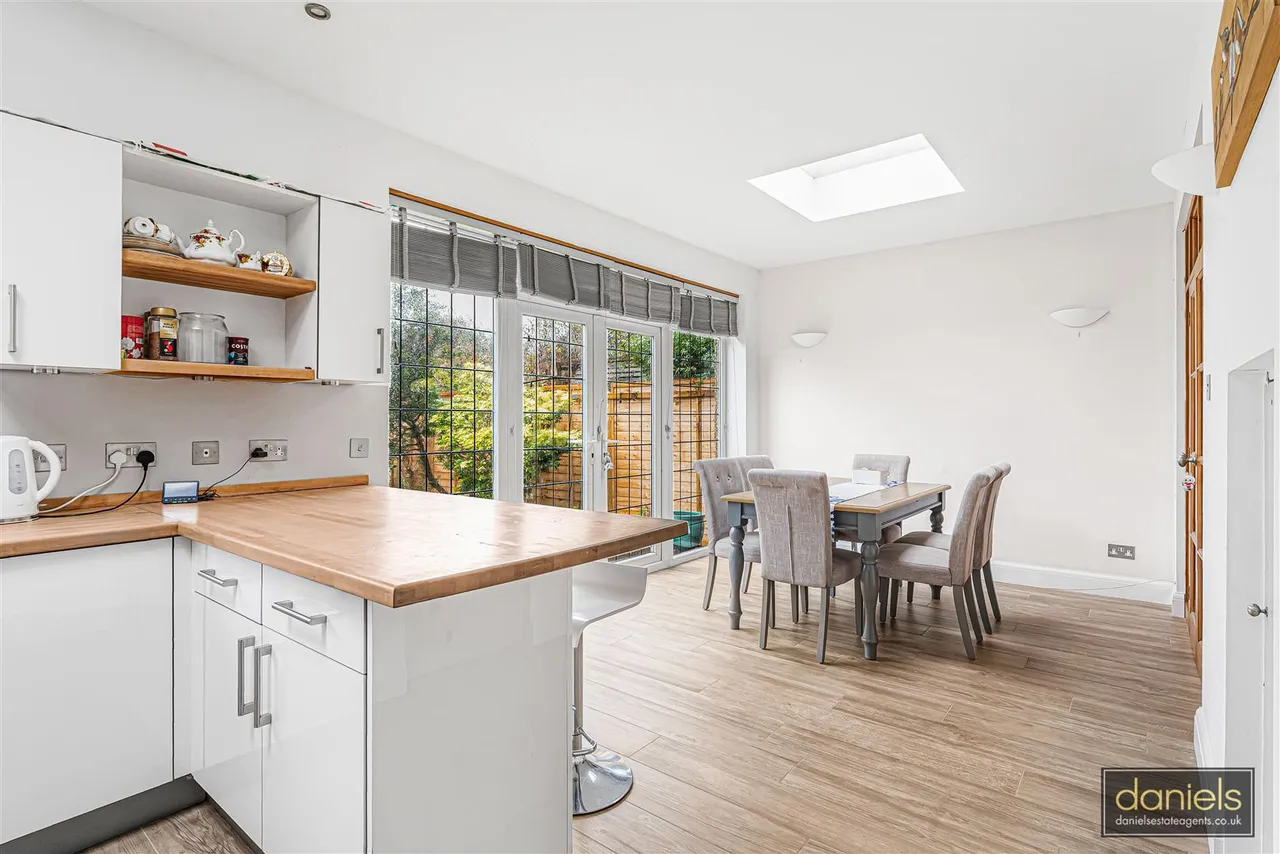 Medway Gardens, Wembley, HA0, photo 8