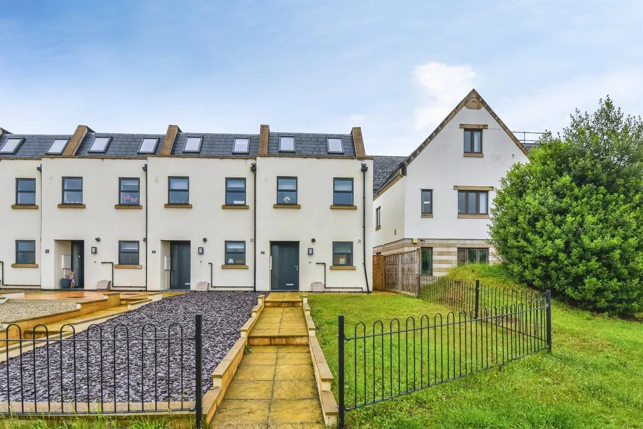 3 bed house for sale — Avenue La Fleche, CHIPPENHAM