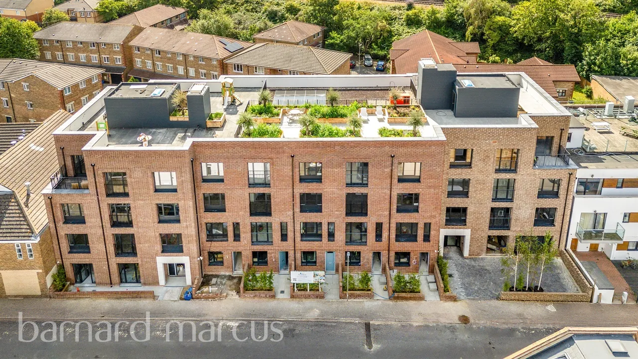 2 bed flat for sale — Meadow House, Fallsbrook Road, London
