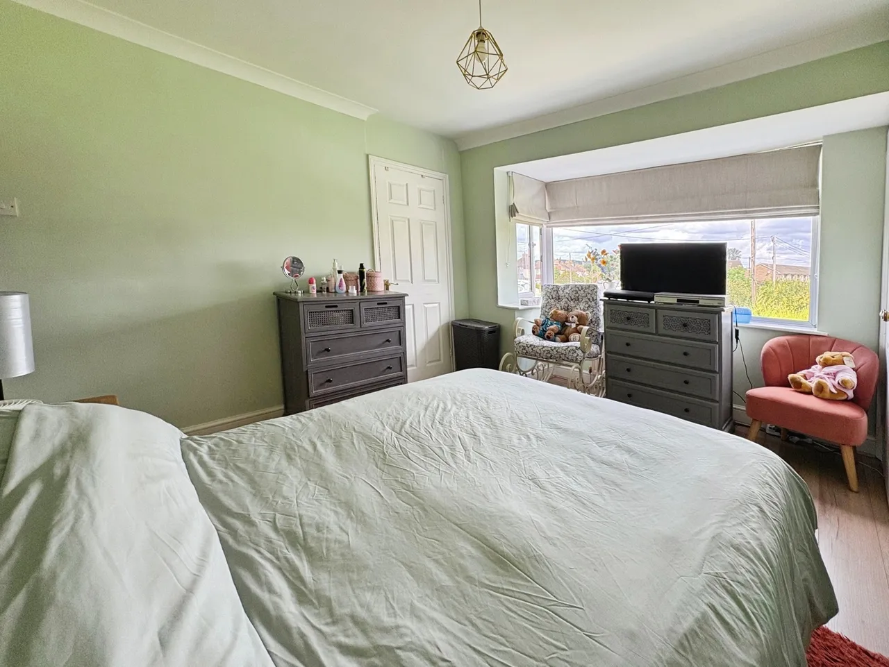 Carfax Avenue, Tongham, Surrey, GU10 1BD, photo 9