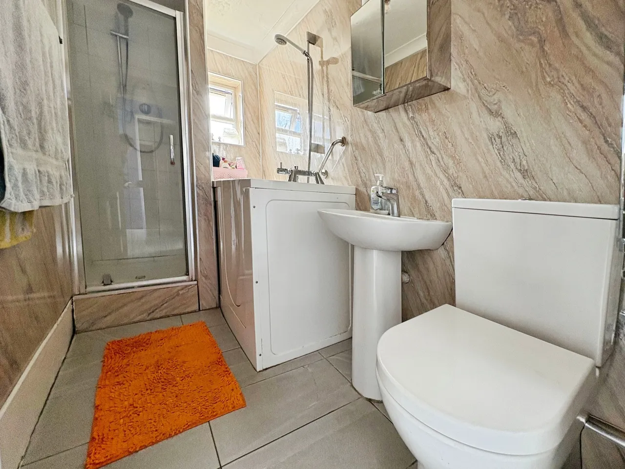 Carfax Avenue, Tongham, Surrey, GU10 1BD, photo 7