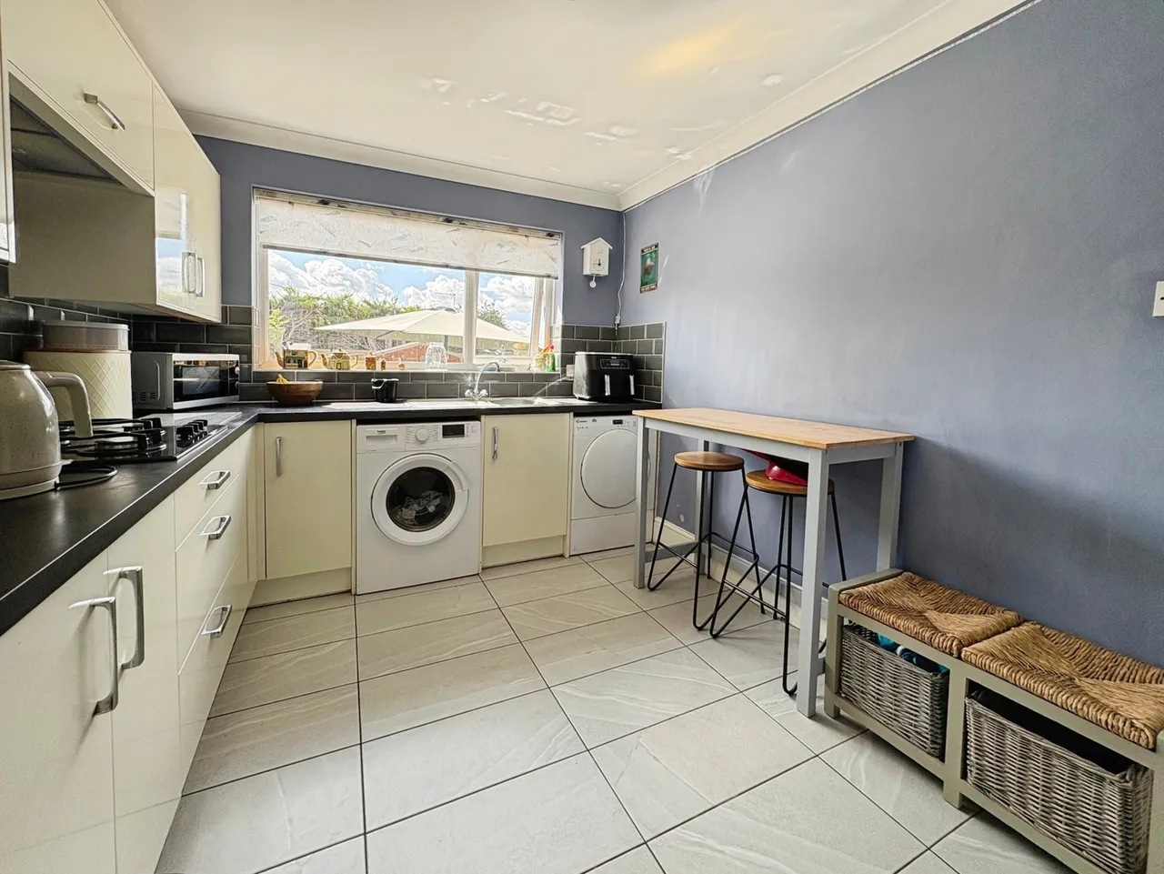 Carfax Avenue, Tongham, Surrey, GU10 1BD, photo 10