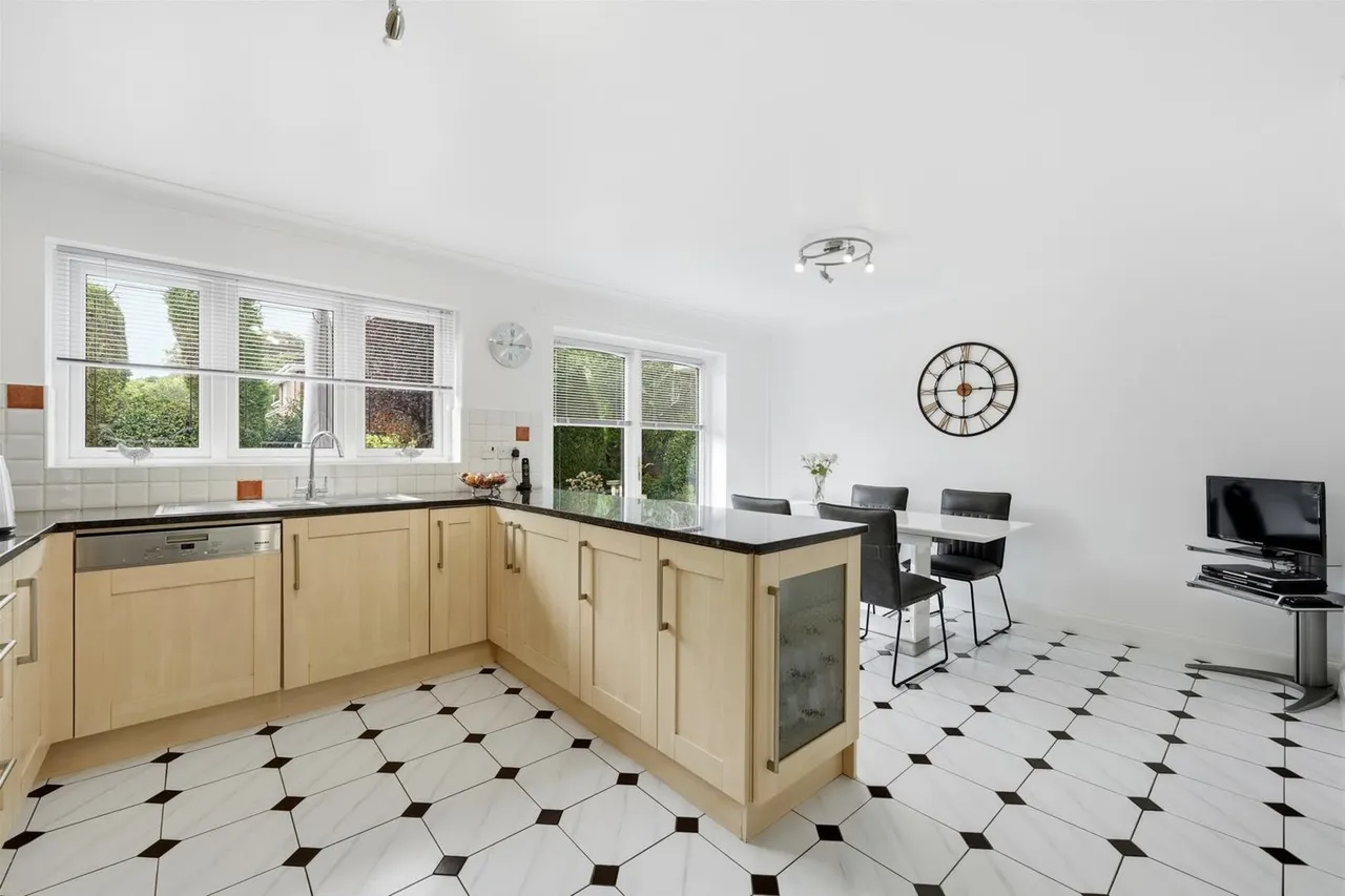 Lindrick Close, Tytherington, photo 3