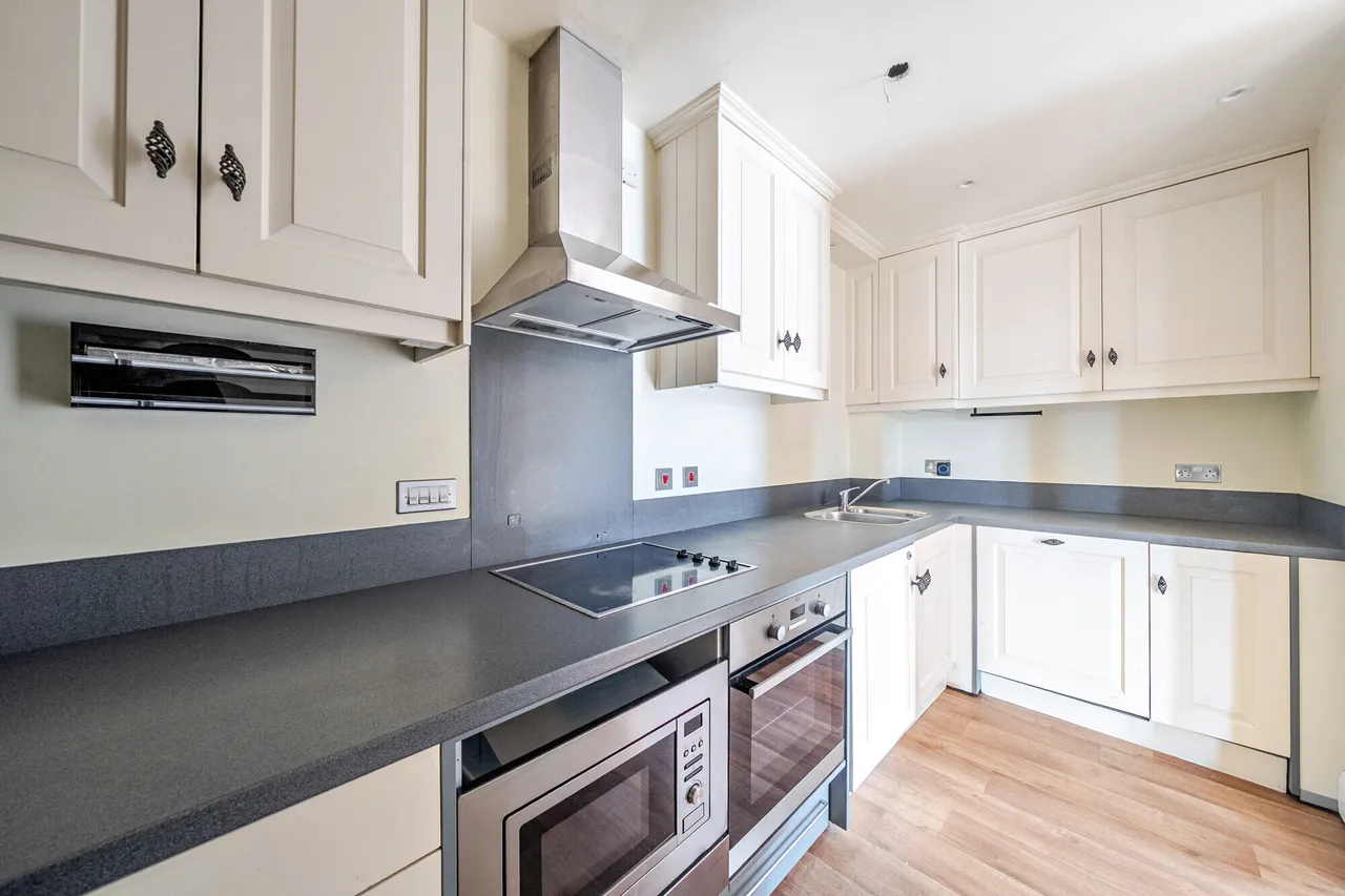 Clarence Street, Staines-Upon-Thames,..., photo 12