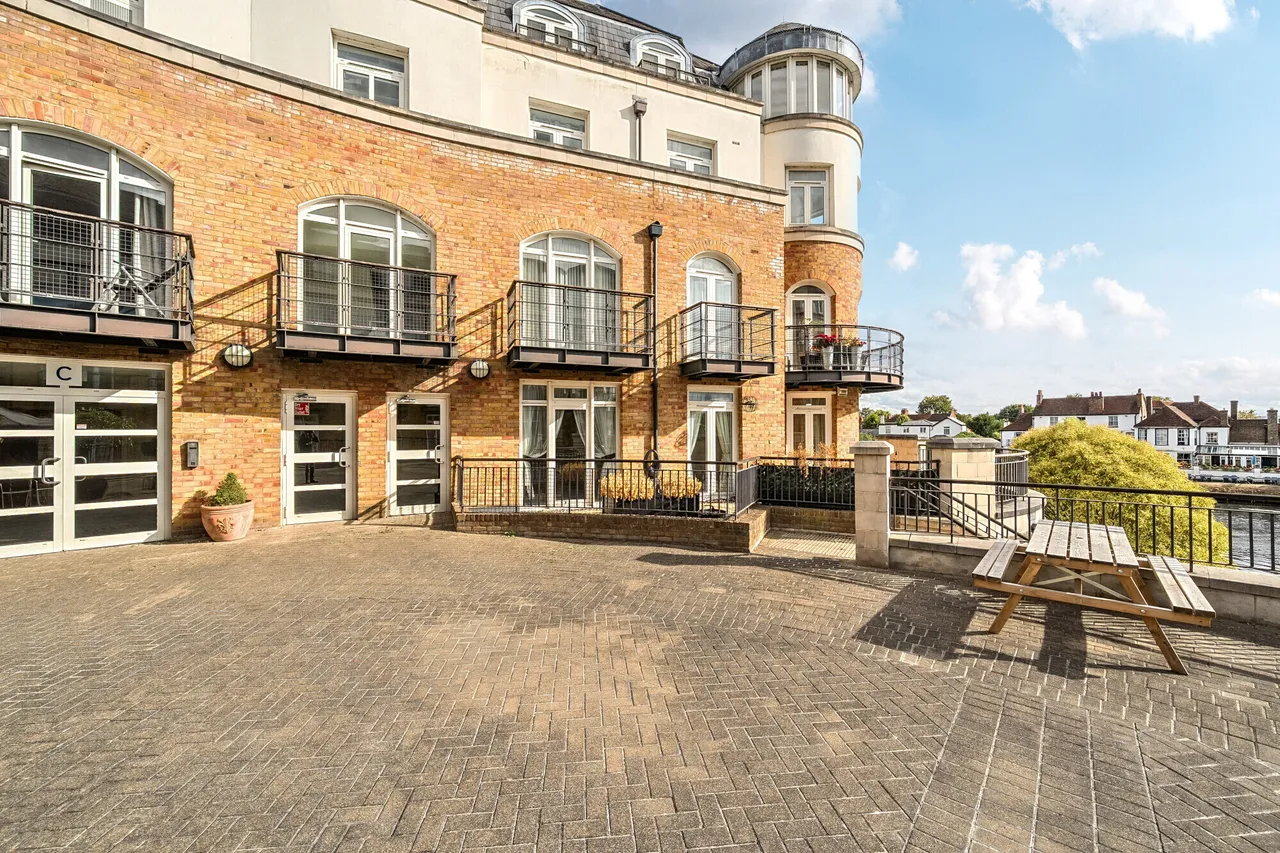 Clarence Street, Staines-Upon-Thames,..., photo 8