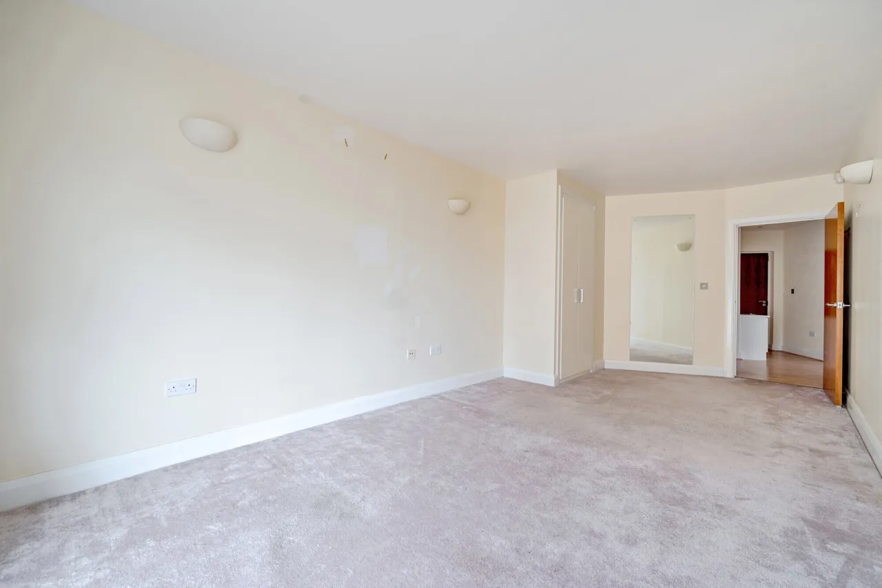 Clarence Street, Staines-Upon-Thames,..., photo 9