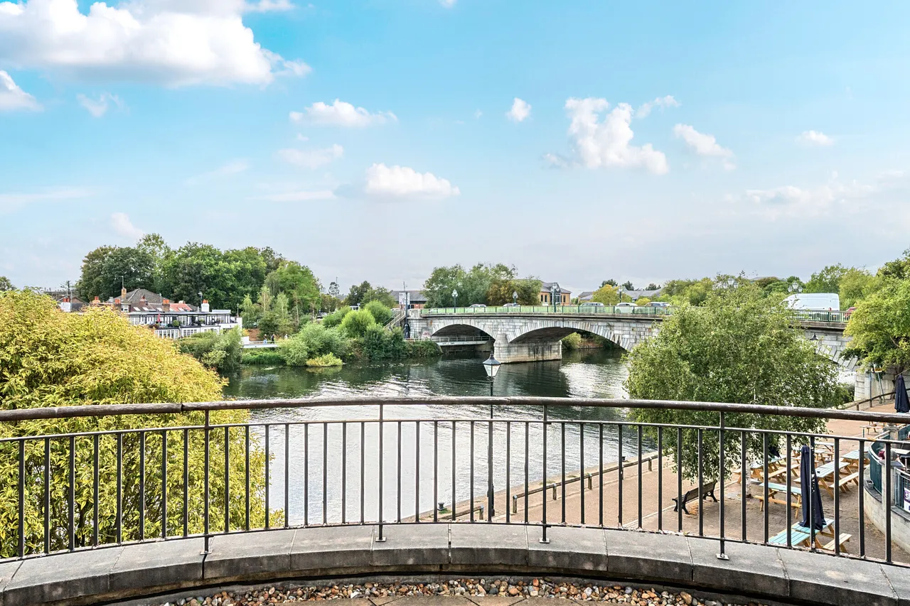 Clarence Street, Staines-Upon-Thames,..., photo 2