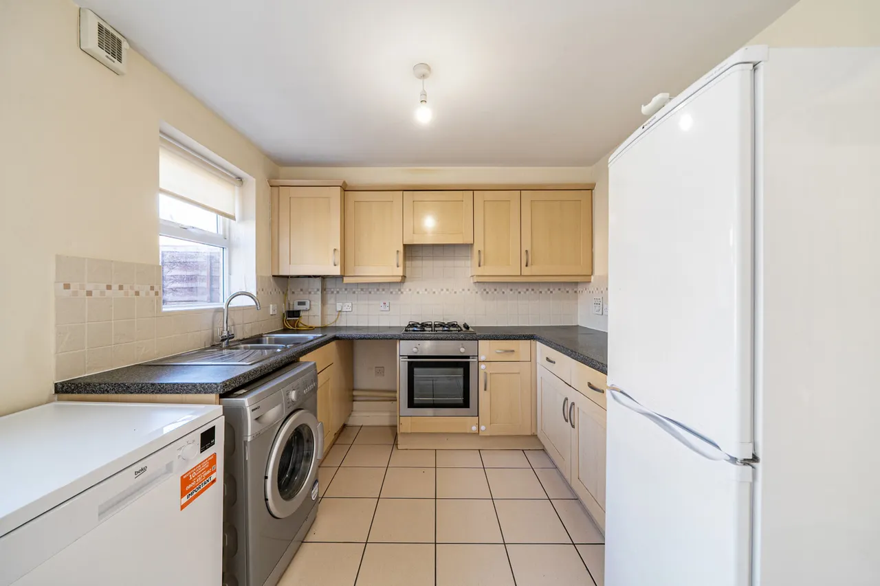 A Superb Three-Bedroom Home in a Prime Hillingdon Location, UB8, photo 13