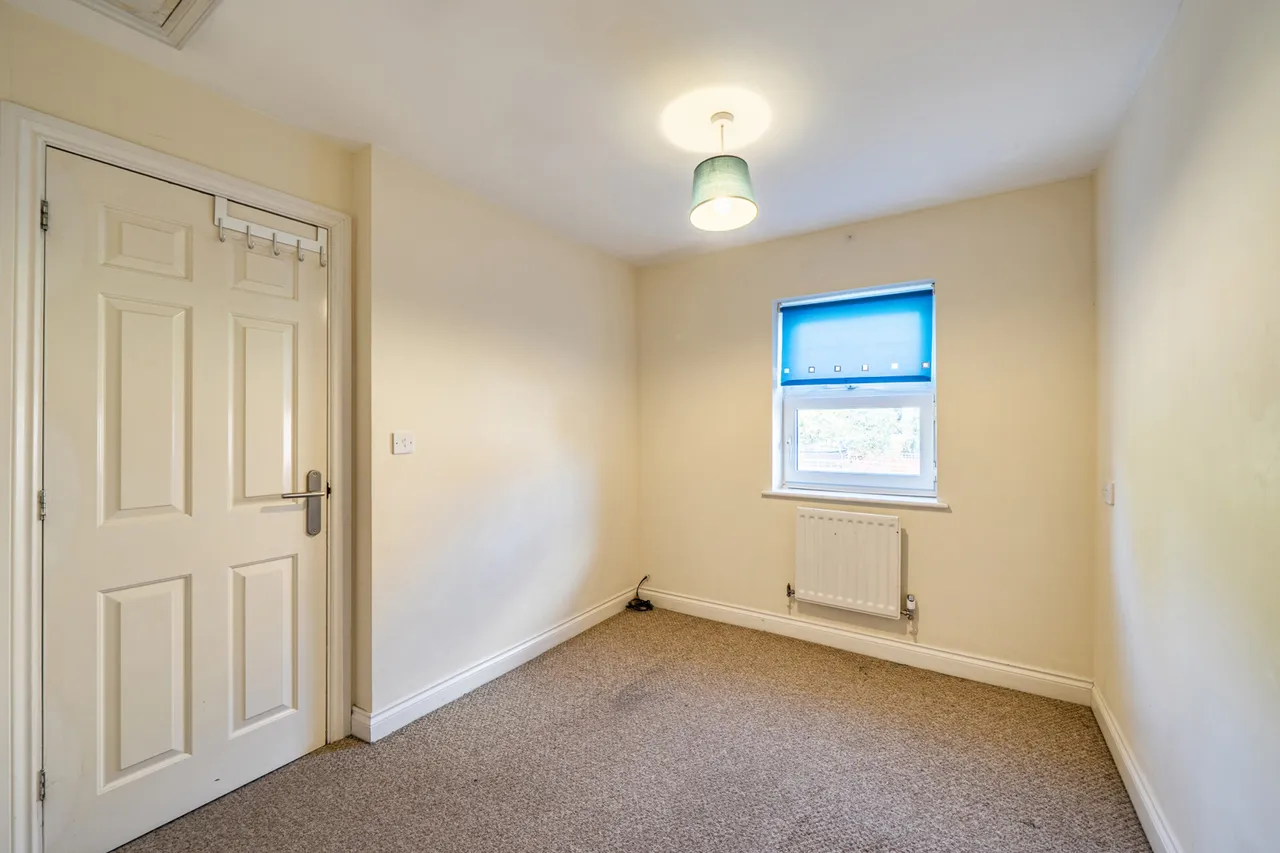 A Superb Three-Bedroom Home in a Prime Hillingdon Location, UB8, photo 6