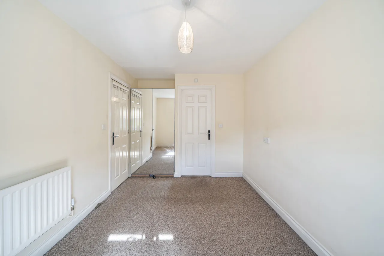 A Superb Three-Bedroom Home in a Prime Hillingdon Location, UB8, photo 9