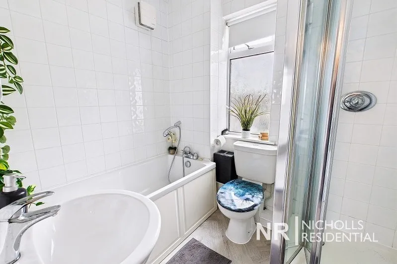 Selwood Road, Chessington, KT9, photo 17