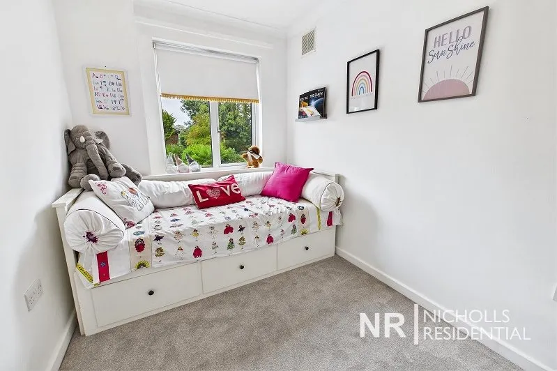 Selwood Road, Chessington, KT9, photo 16